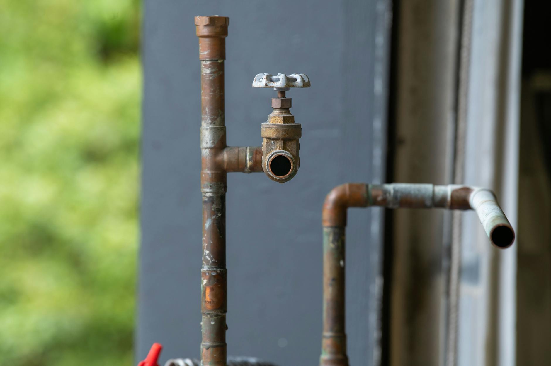 KC Sunshine Services plumber working on copper pipe